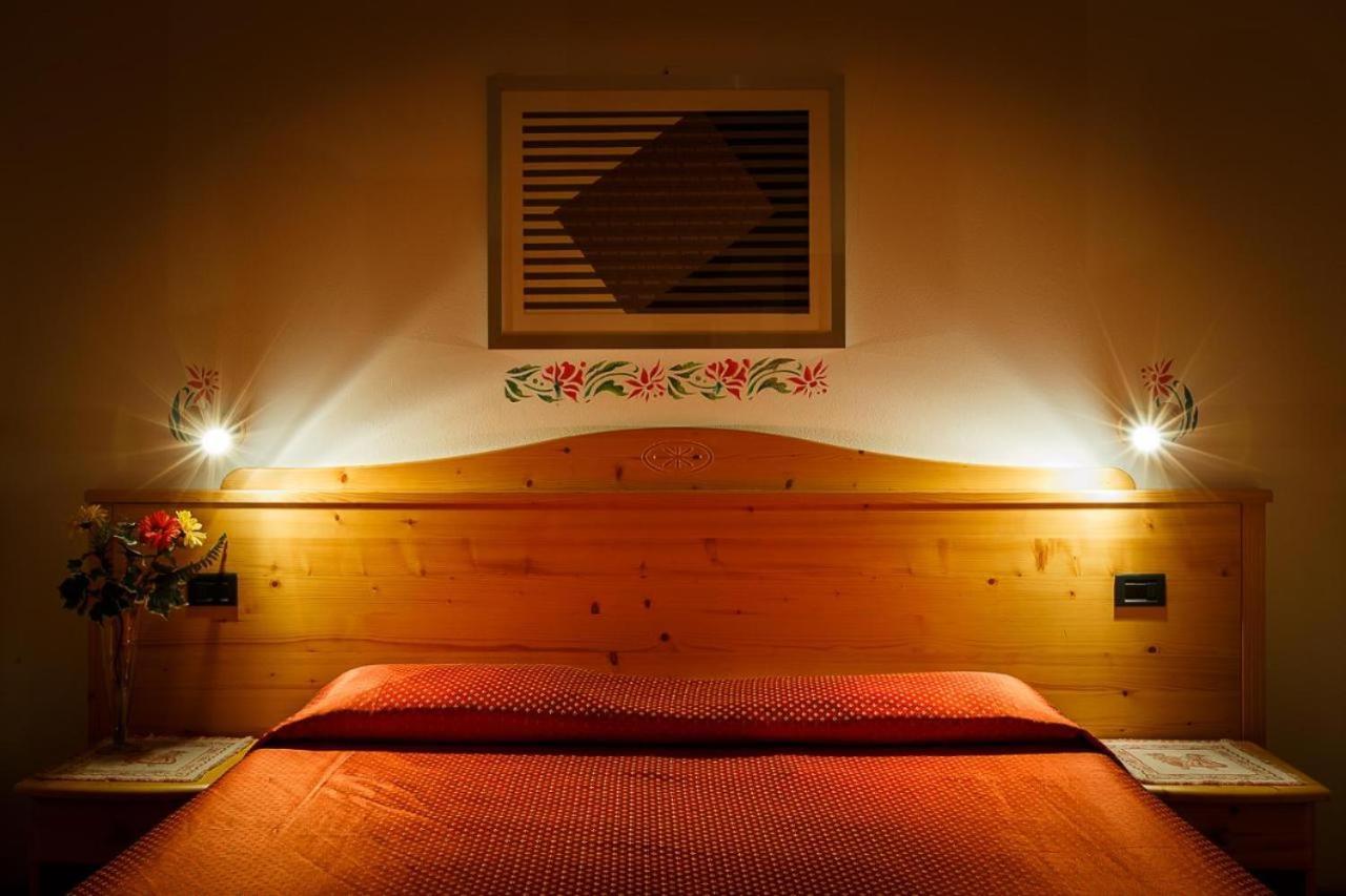 Hotel La Locanda Pinzolo Ngoại thất bức ảnh