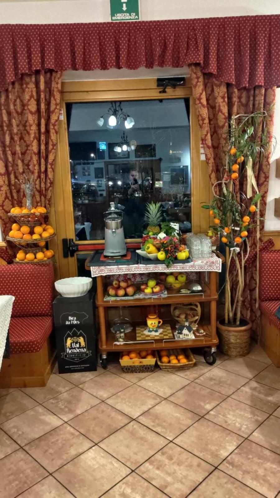 Hotel La Locanda Pinzolo Ngoại thất bức ảnh